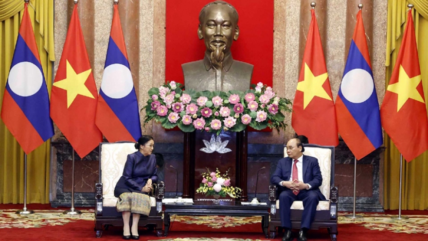 President Phuc receives Laos Vice President in Hanoi
